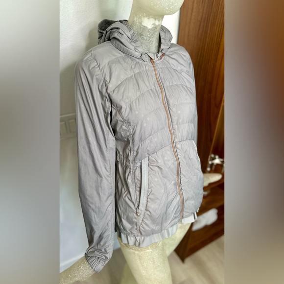 Lulelemon Athletica Grey Goose Down Zip-up Jacket w/ Hood & Ruffle. Size 6 🩶 - Picture 5 of 16